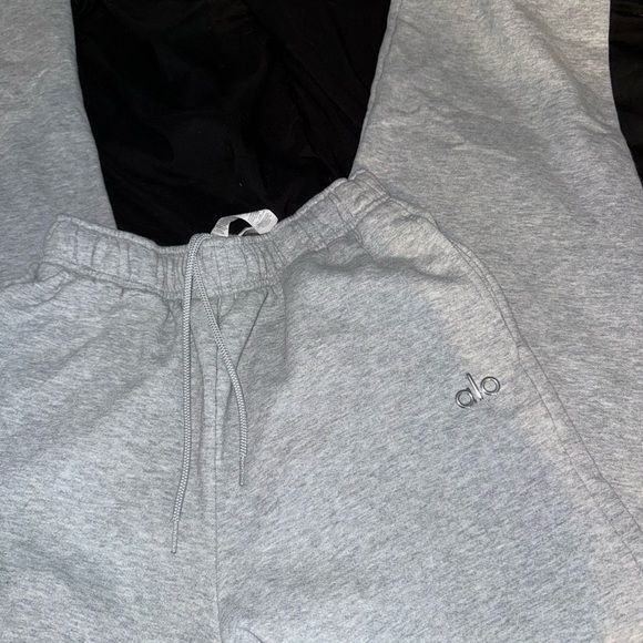 ALO Women’s Hoodie and Sweatpants set of 2 - Picture 4 of 8